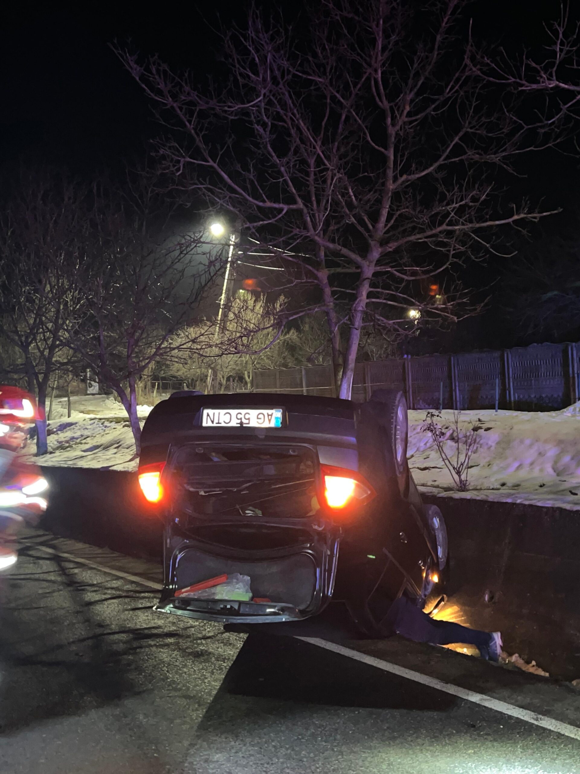Accident grav pe drumul Pitești - Craiova. Mașină răsturnată 