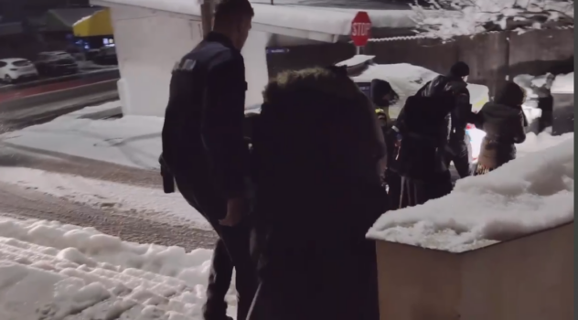 Furt-șoc lângă Pitești! Banda de hoațe ,,a ras” un magazin în doar 4 minute