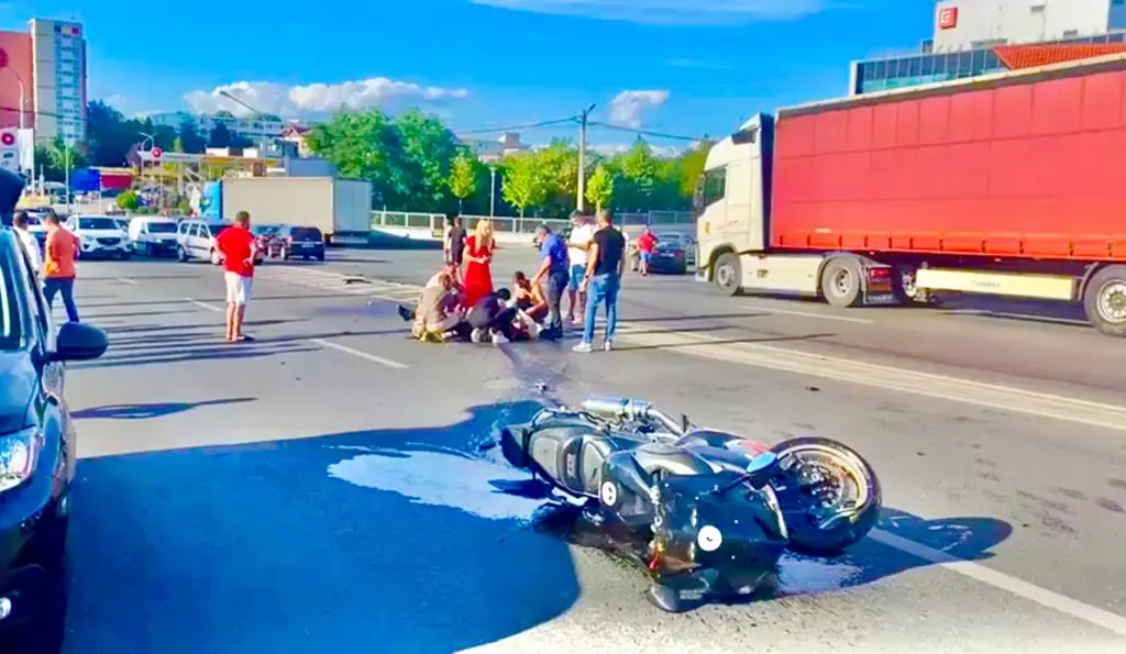 Motociclist rănit