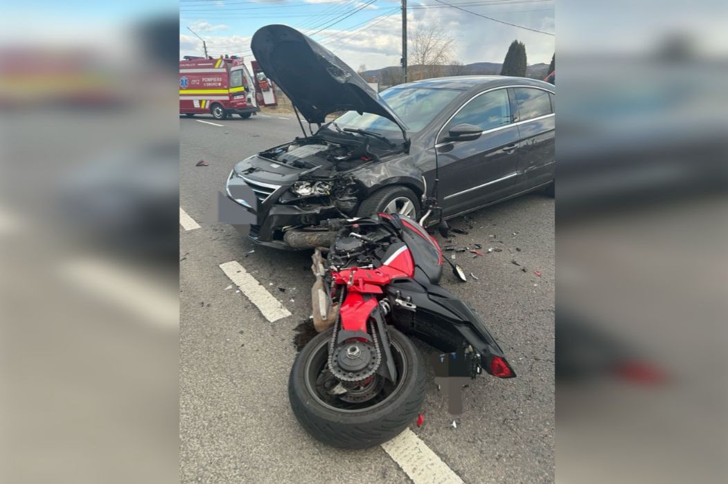 Argeș: Accident grav! Motociclist rănit, trafic blocat!