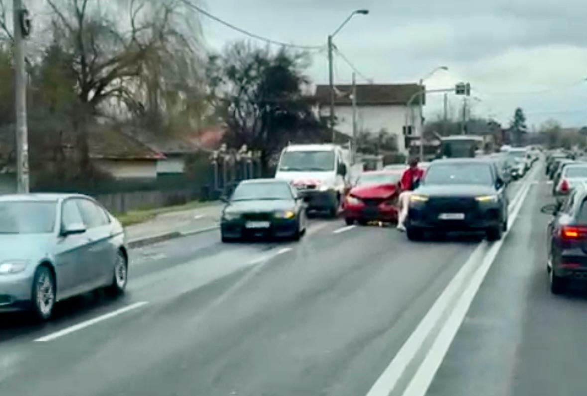 Argeș: Bolid Audi, ruinat într-un accident violent