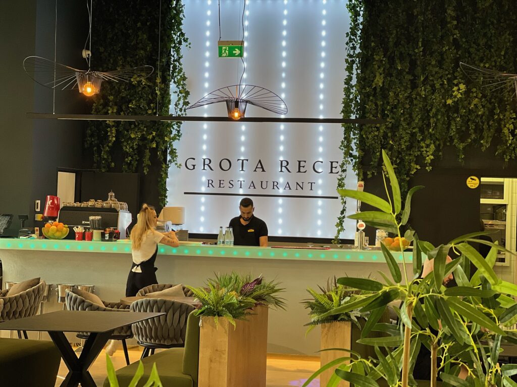 Grota Rece Argeș Mall