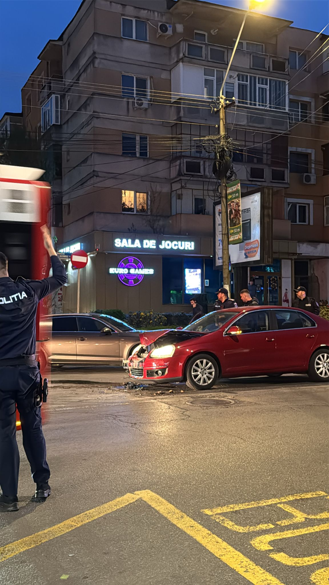 Pitești. Accident, ACUM! Două mașini avariate!