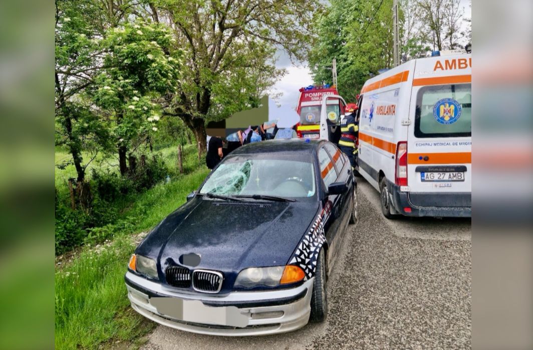 Accident grav în Argeș! Două fetițe de 12 ani, lovite de mașină pe trotinetă