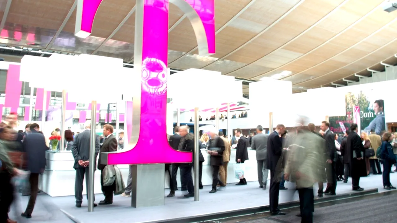 Doi giganți își împart Telekom Mobile! Clienții, vizați direct