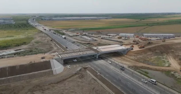 Drumul Expres Craiova – Pitești: Imagini spectaculoase cu pasajul peste A1 și lucrările pe ultimul tronson Colonești – Pitești