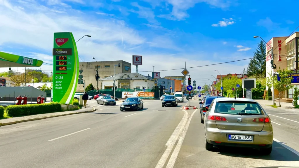 Benzinăria din Nord, miza unui contract uriaș: Mol vrea totul, aproape gratis!