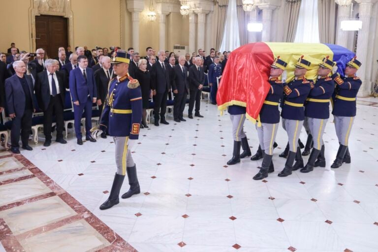 A luptat pentru țară, dar a fost uitat. Iliescu, condus cu fast