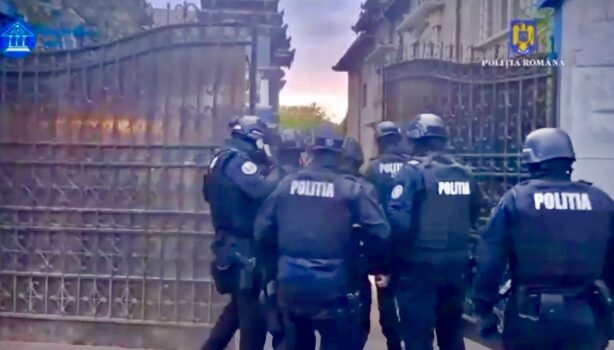 Percheziții de amploare în Argeș! Patru bărbați luați pe sus