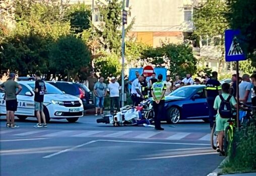 Accident grav la Mioveni: impact violent între un BMW și un motociclist