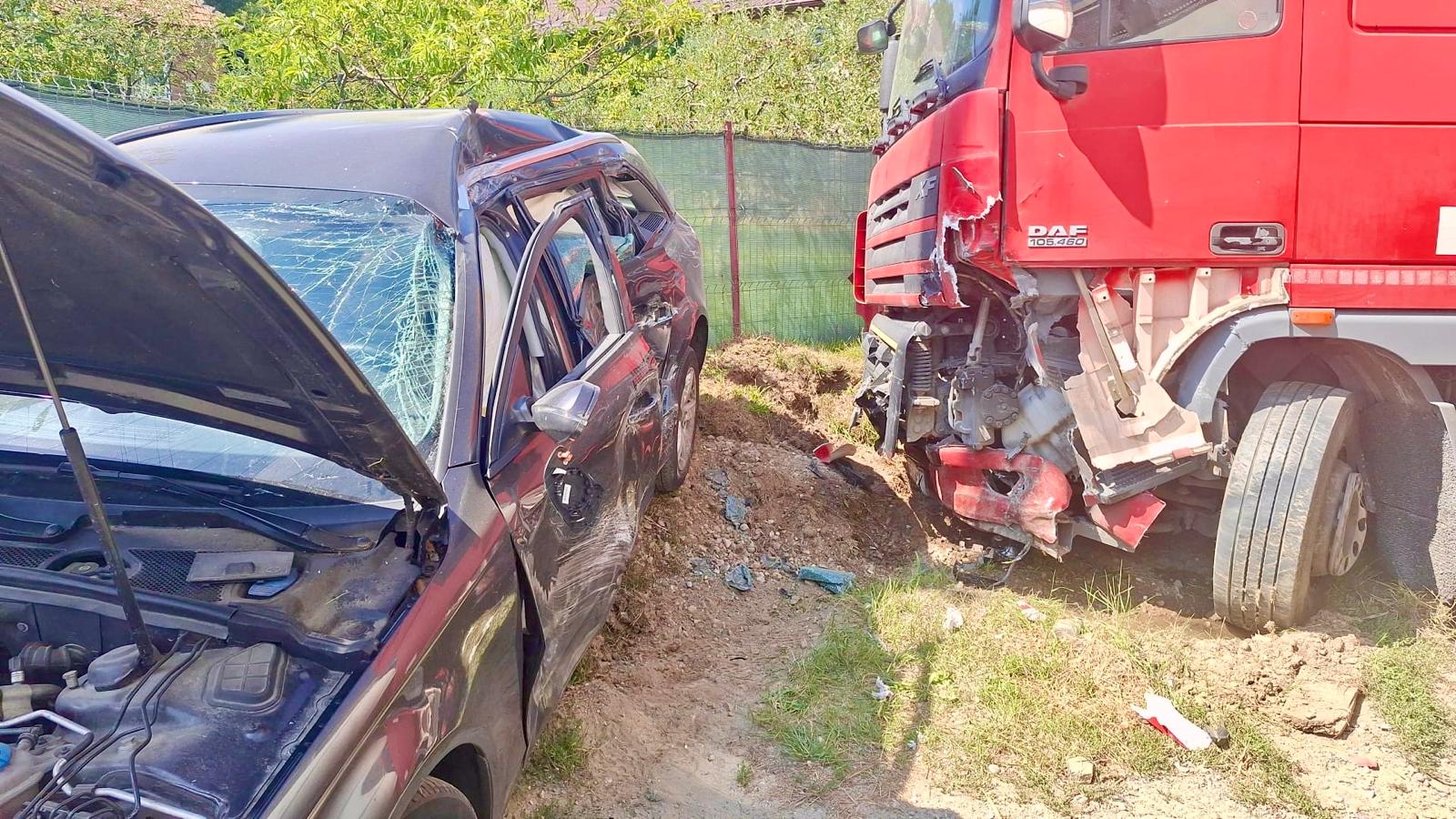 Mașină zdrobită