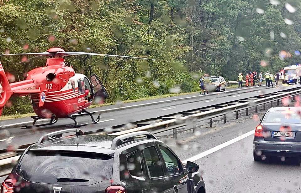 Tragedie pe autostrada A1: Doi tineri au murit călcați de un camion