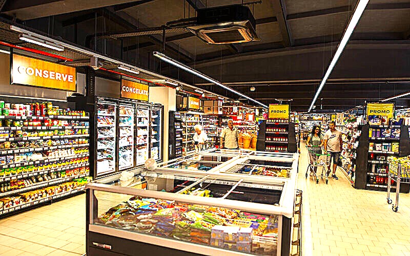 Tranzacție uriașă pe piața de retail din România! Trei giganți joacă cartea decisivă