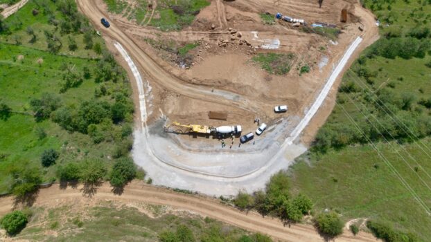 Argeș: Se lucrează zi și noapte la autostrada prin munți! 900 de muncitori și 150 de utilaje pe șantierul Cornetu – Tigveni