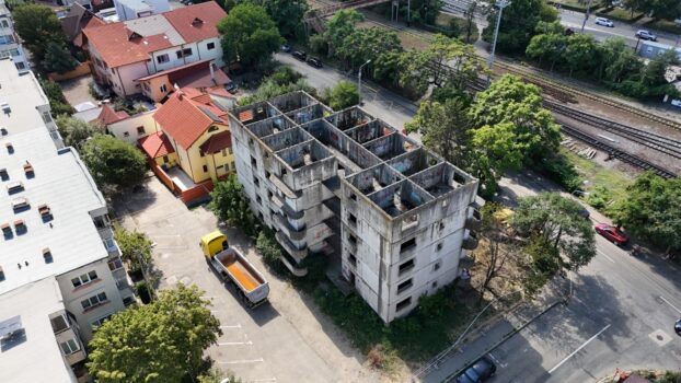Bloc ,,detonat”, în Pitești! Imaginile momentului au fost făcute publice