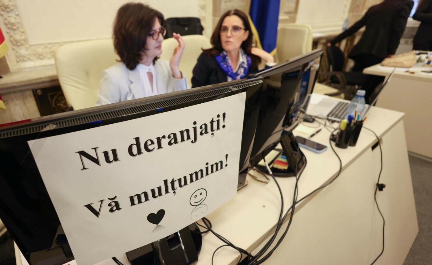 Lovitură „fatală” pentru „specialii” de la stat! Se termină privilegiile!
