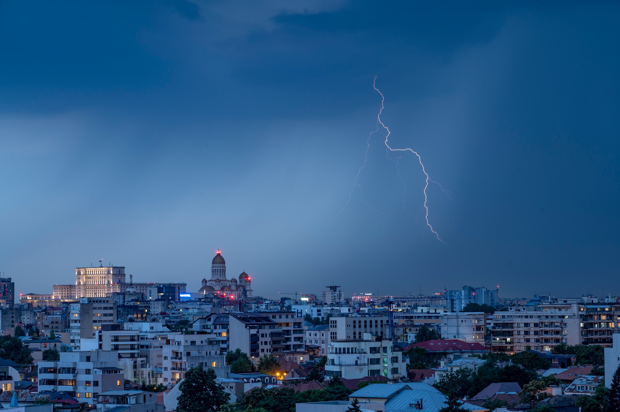 După soare, se rupe cerul! Furtuni și grindină, anunțate