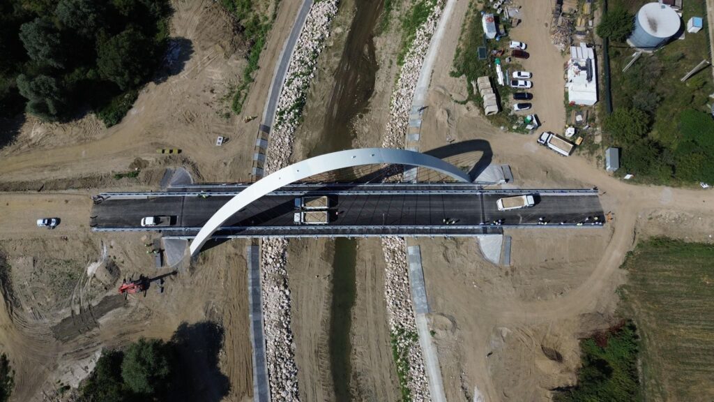 Premieră tehnică în România: Pod unic, gata de inaugurare în Argeș
