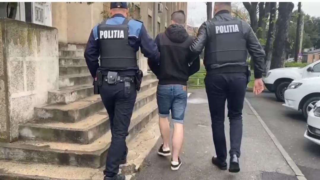 Argeș. Un puști de 15 ani a lovit doi oameni în plină stradă