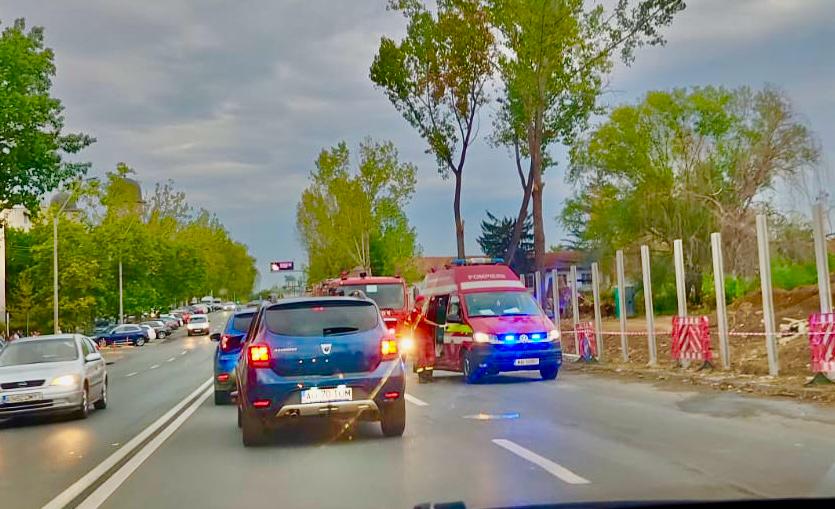 SMURD și pompieri accident Trivale 
