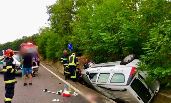 Accident grav la Albota! Mașină în șanț!