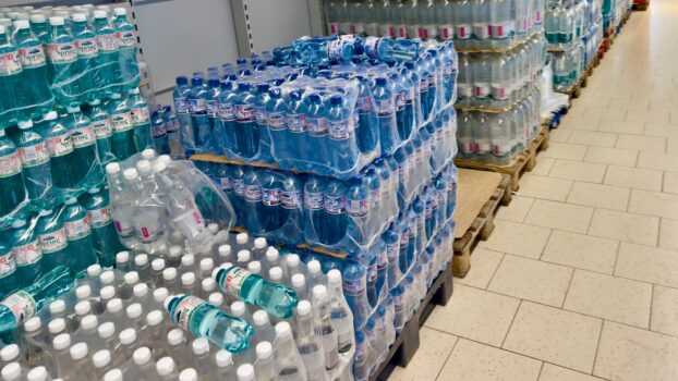Se impune prețul maxim pentru sticla de apă!