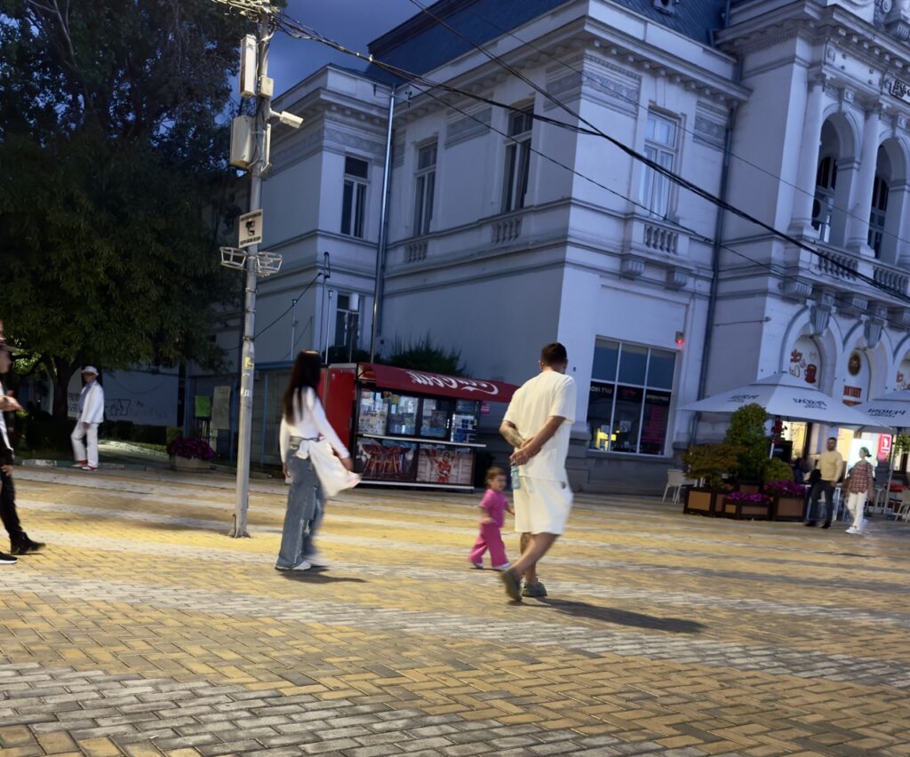 „Dodel”, Cristi Tănase