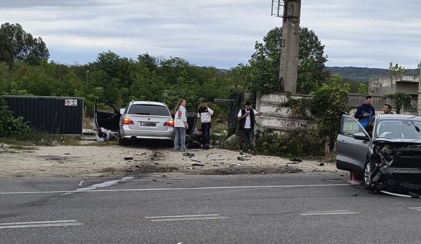 Accident grav în Pitești! Persoane întinse pe carosabil