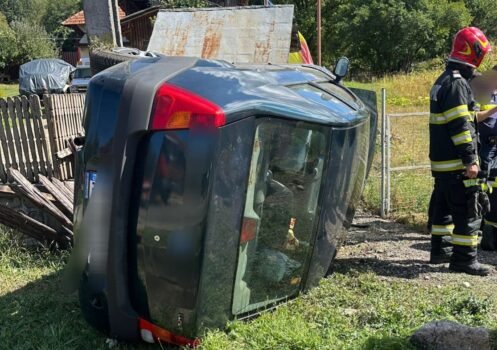 Accident grav la Mușătești, Argeș: Au intrat într-un cap de pod și s-au răsturnat