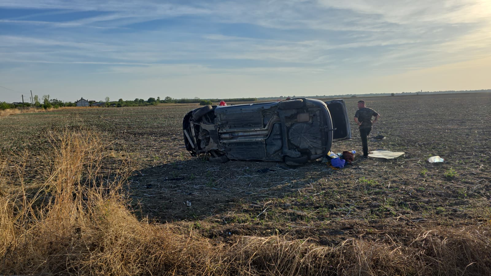 Accident, mașină răsturnată