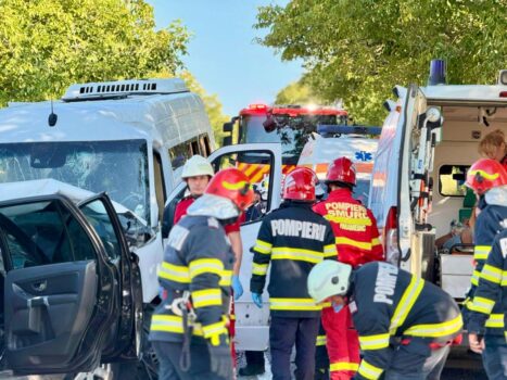 Accident grav în Constanța: 4 răniți după ce o mașină s-a răsturnat și a luat foc