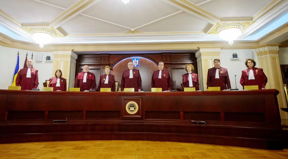 Decizia crucială a judecătorilor Curții Constituționale se lasă așteptată!