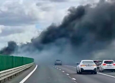 Incendiu violent pe Autostradă! Camion în flăcări