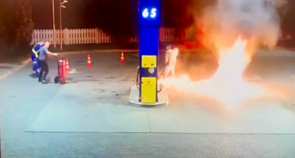 Beat mort, a incendiat pompa unei benzinării și a atacat un angajat