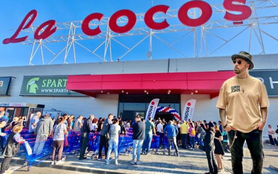 Încă o vedetă a venit la deschiderea magazinului La Cocoș!