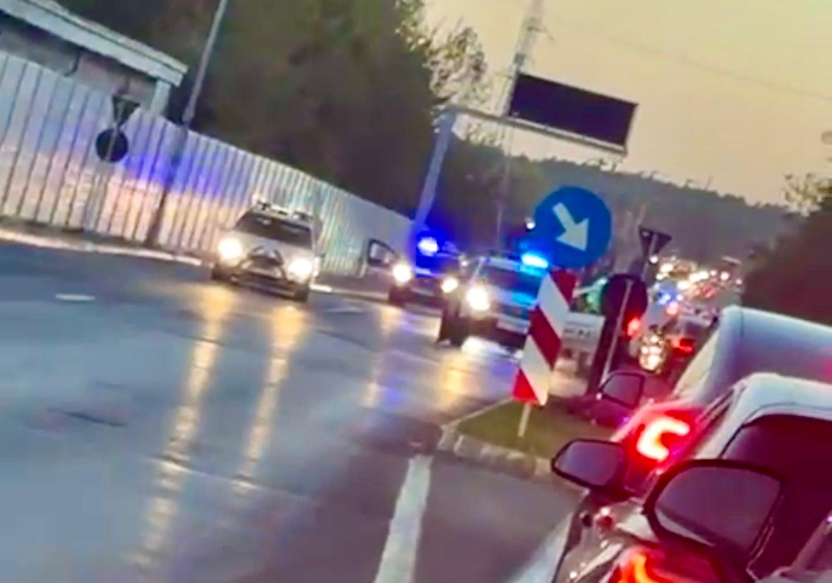 Pitești. Cartierul Trivale „blocat" de un convoi militar!