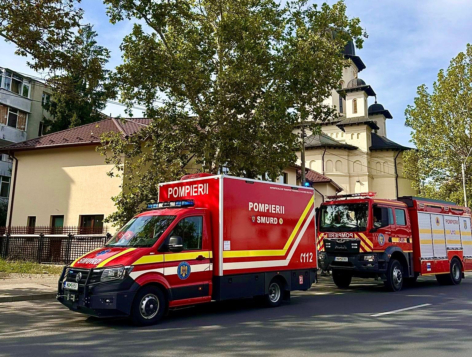 Pitești: Persoană inconștientă pe stradă, lângă o biserică