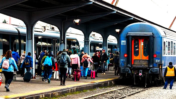 CFR Anunță Beneficii Noi! Studenții Români din Străinătate Vor Primi 50% Reducere la Bilete începând cu 1 Octombrie 2025