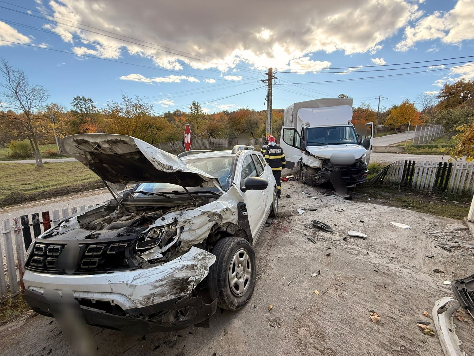 Coliziune puternică la ieșirea din Curtea de Argeș! O victimă, la spital