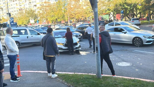 Pitești. Accident în Centru, ACUM!