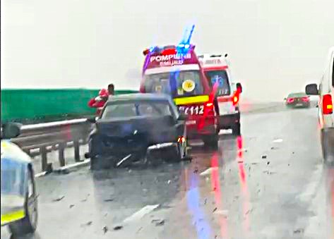 Impact violent pe DEx12 Craiova–Pitești: BMW distrus
