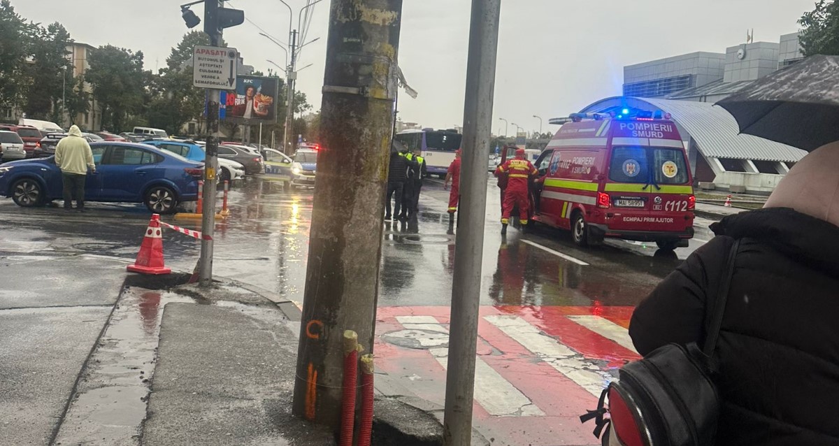Accident rutier lângă Gara Pitești. O persoană, asistată de SMURD