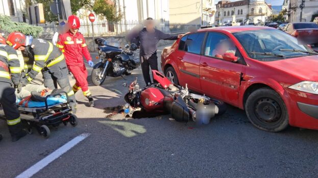Motociclist rănit în accident! A fost dus la spital!