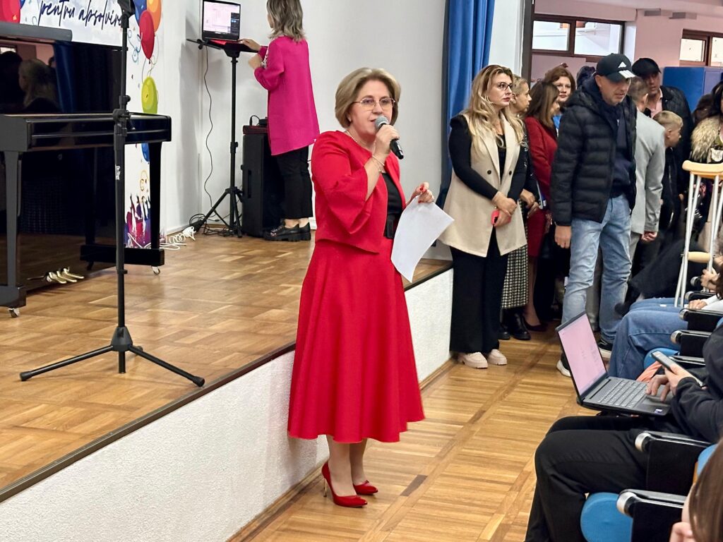 Directoarea școlii, prof. Elena Oda