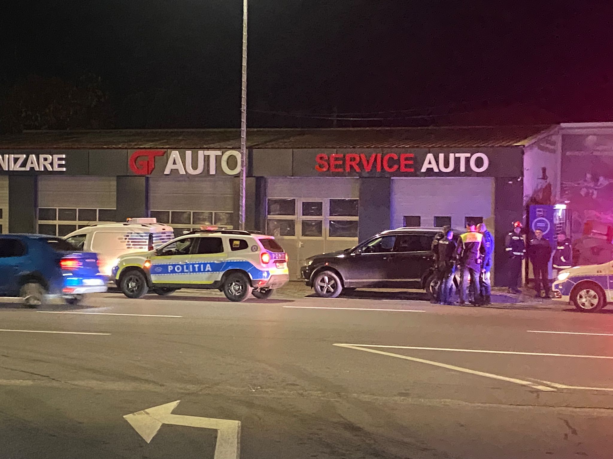 Alertă lângă Calypso din Pitești: Miros puternic de gaze - Imagini exclusive