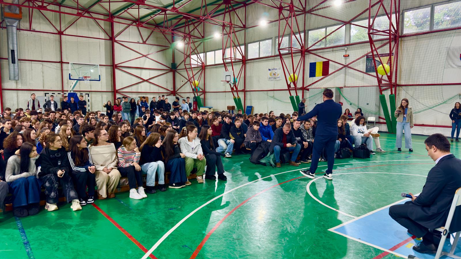 Pitești. Întâlnire specială la Colegiul ,,Brătianu": Vedetă invitată