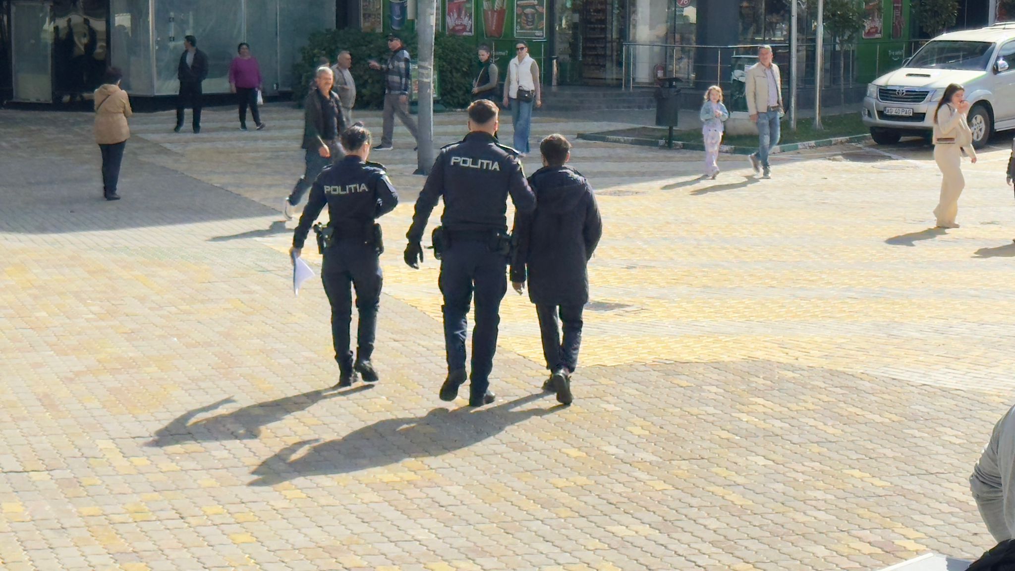 Pitești. Hoț prins în magazinul Profi din Mall Trivale
