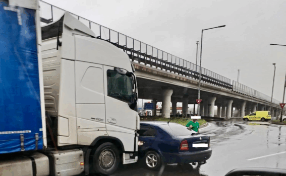 Accident la intrare în Pitești, cum rar vezi!