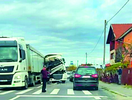 Impact violent între mastodonți pe DN 7: Trafic blocat