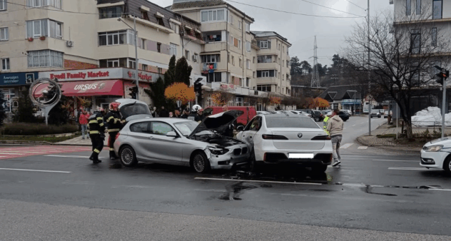 Accident în Argeș: Mașini distruse, bolid BMW implicat